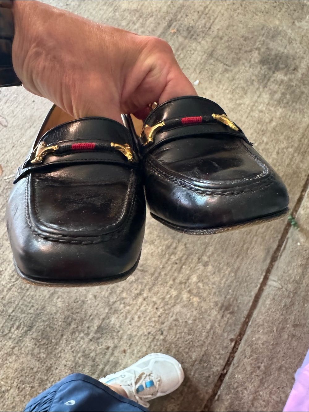 Gucci Classic Black Leather Women’s Loafers with Gold Horsebit - Picture 5 of 6